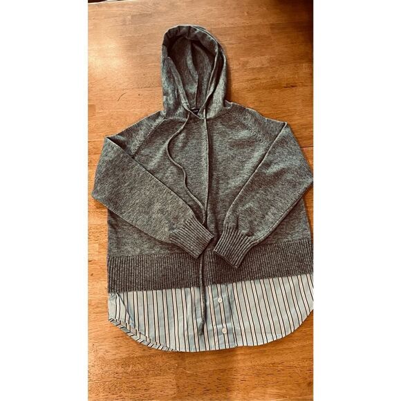 Aqua Sweaters - AQUA GRAY HOODED PULLOVER SWEATER WOMENS SZ S BUILT IN SHIRT